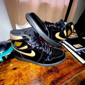 Nike Air Jordan 1 Black Metallic